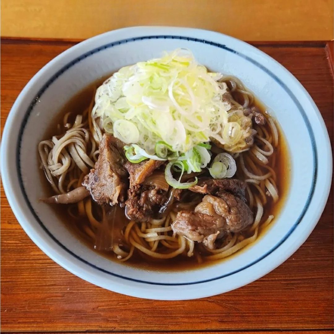 牛すじ煮込み蕎麦